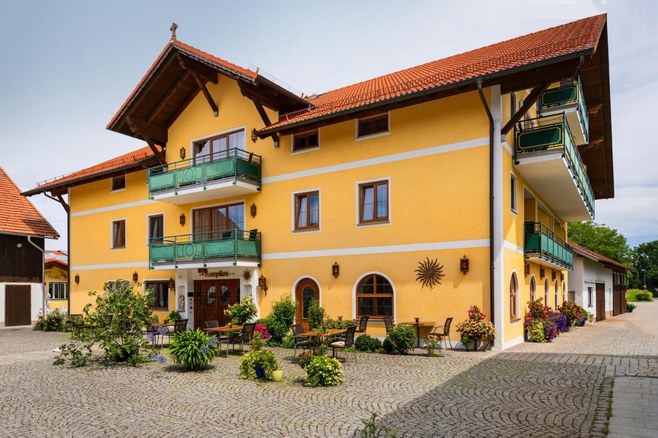 Hotel Preishof Кирхам Екстериор снимка