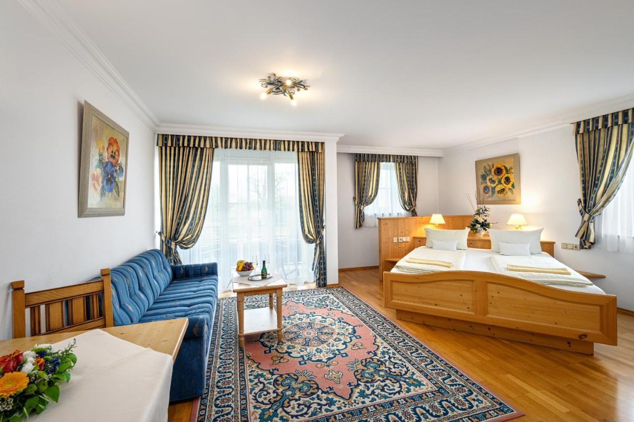 Hotel Preishof Кирхам Екстериор снимка